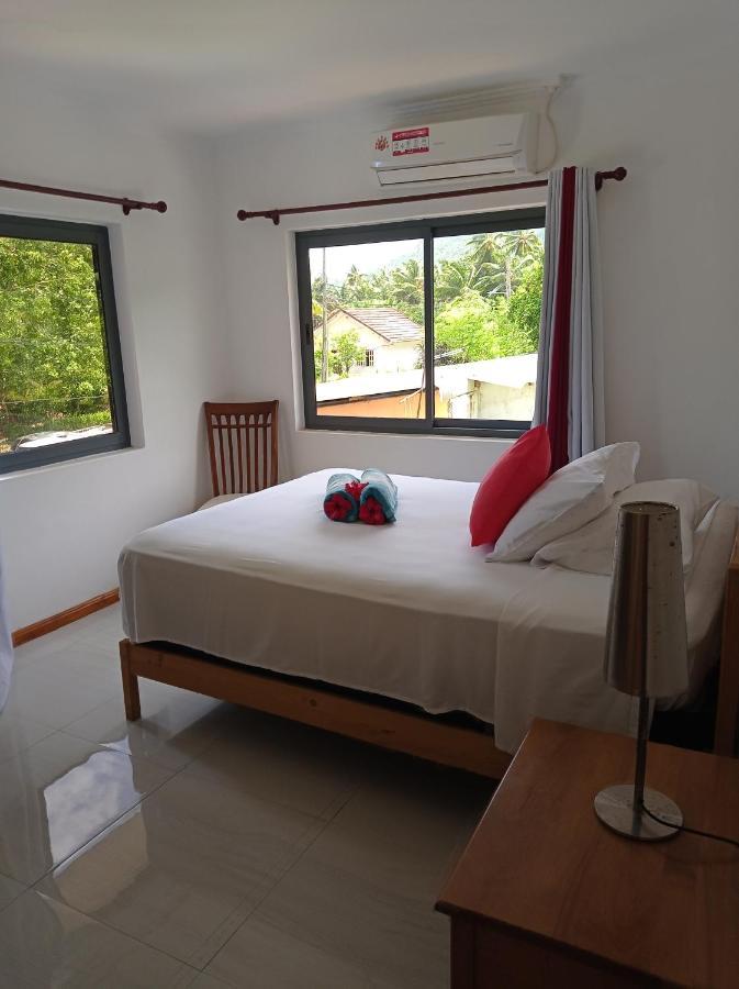 Les Forbans Selfcatering Apartment Takamaka Екстер'єр фото