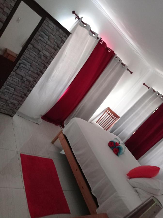 Les Forbans Selfcatering Apartment Takamaka Екстер'єр фото