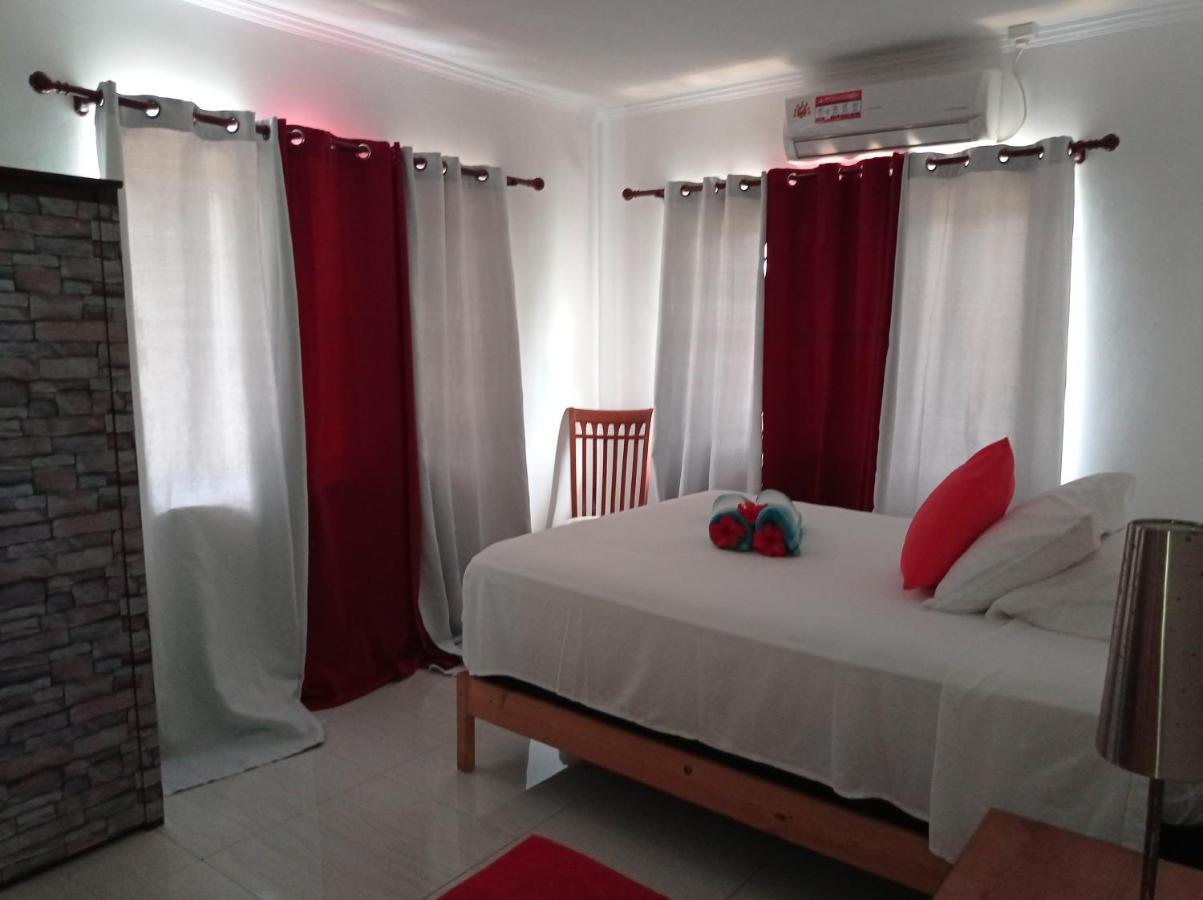 Les Forbans Selfcatering Apartment Takamaka Екстер'єр фото